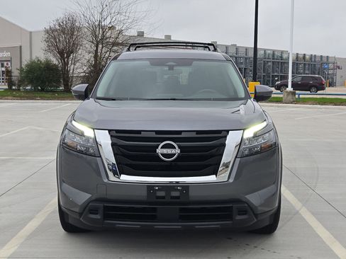 Used 2024 Nissan Pathfinder SV image 10