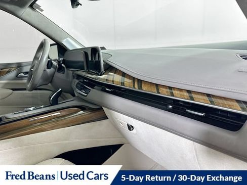 Used 2022 Cadillac Escalade Premium Luxury Platinum AWD/4WD image 39