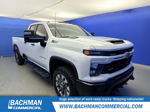 Used 2024 Chevrolet Silverado 2500 Custom w/ Custom Value Package image 1