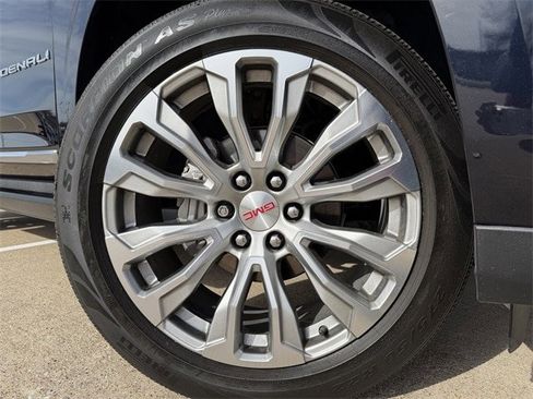 Used 2022 GMC Yukon XL Denali image 11