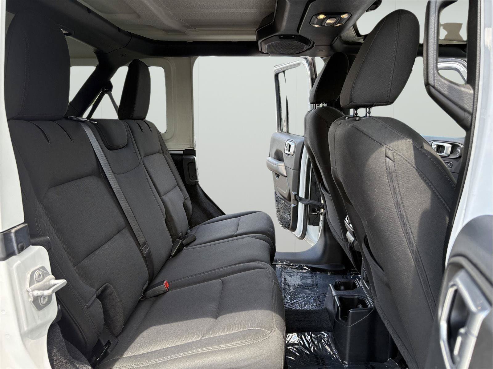Used 2019 Jeep Wrangler Unlimited Sahara w/ Uconnect 4C Nav & Sound Group AWD/4WD image 14