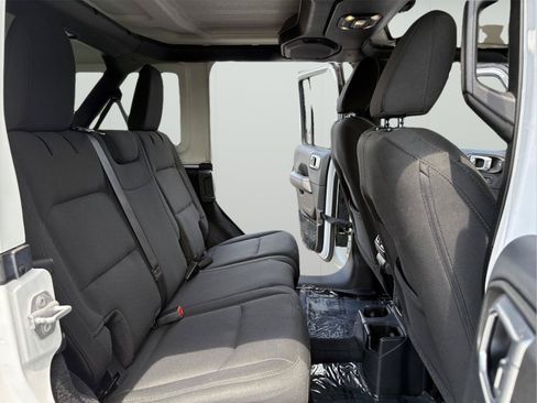 Used 2019 Jeep Wrangler Unlimited Sahara w/ Uconnect 4C Nav & Sound Group AWD/4WD image 14
