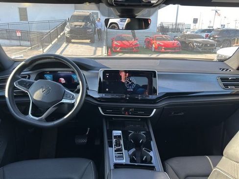 Used 2025 Volkswagen Atlas Cross Sport SE image 13