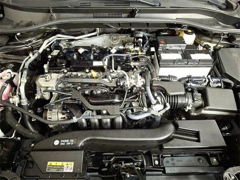 Used 2024 Toyota Corolla Cross LE image 27