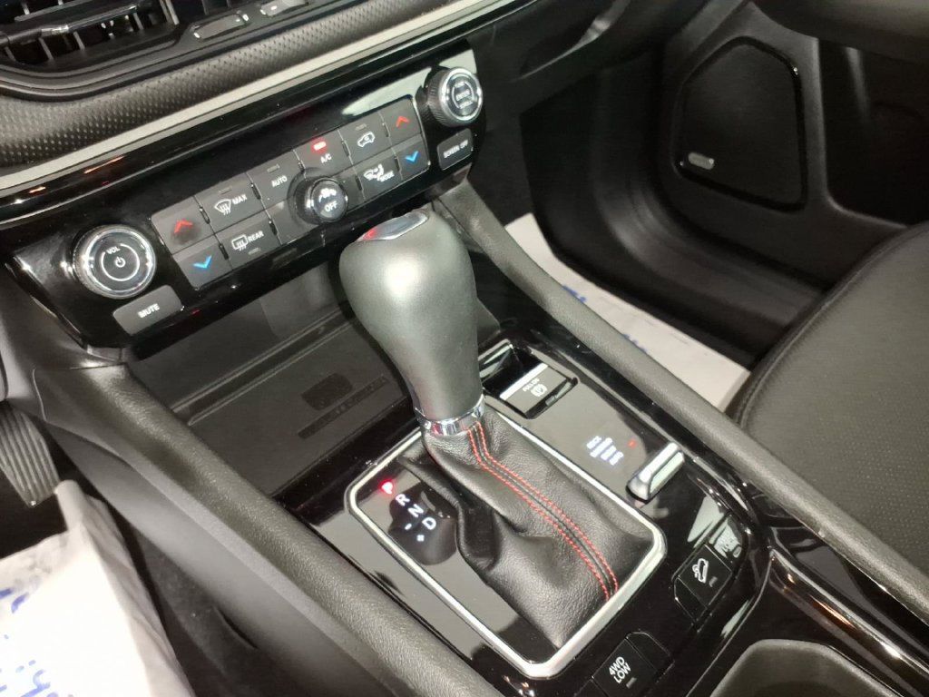 Used 2025 Jeep Compass Trailhawk w/ Trailhawk Elite Group AWD/4WD image 22