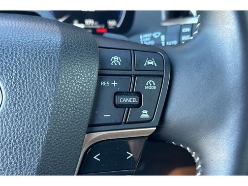 Certified 2025 Toyota Crown Signia image 29