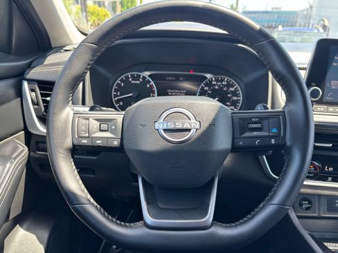 Used 2025 Nissan Rogue SV FWD image 30
