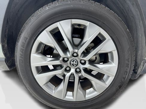 Used 2020 Toyota RAV4 XLE Premium image 46