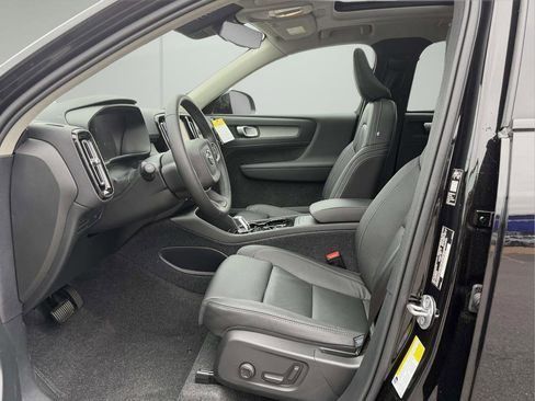 New 2026 Volvo XC40 B5 Plus w/ Climate Package AWD/4WD image 15