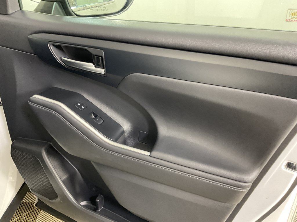 Used 2020 Toyota Highlander XLE AWD/4WD image 27