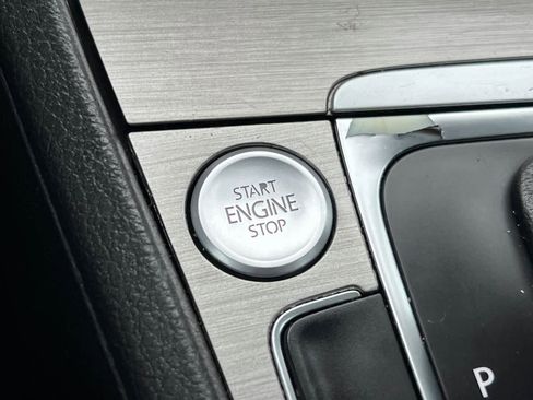 Used 2017 Volkswagen Golf Wolfsburg Edition image 24