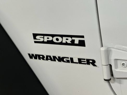 Used 2016 Jeep Wrangler Sport w/ Quick Order Package 24S AWD/4WD image 23