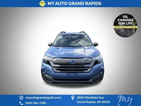Used 2025 Subaru Forester Limited AWD/4WD image 2