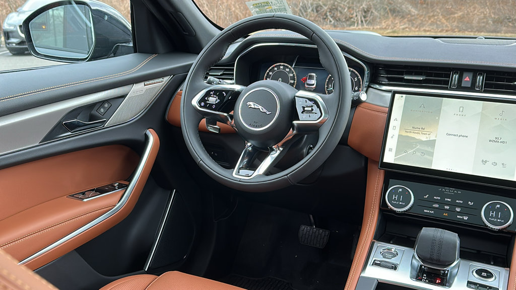 Used 2026 Jaguar F-PACE R-Dynamic S AWD/4WD image 26