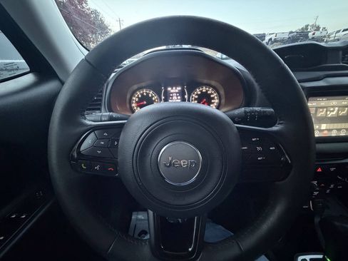Used 2018 Jeep Renegade Altitude FWD image 13