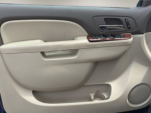 Used 2013 Chevrolet Avalanche LT w/ All-Star Edition image 16