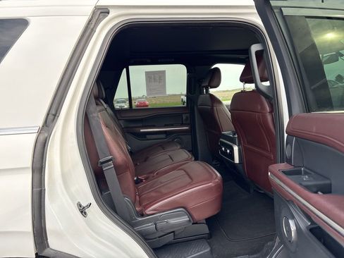 Used 2024 Ford Expedition Limited image 18