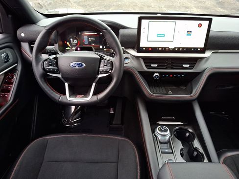 Used 2025 Ford Explorer ST image 12