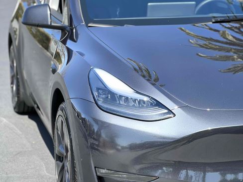 Used 2025 Tesla Model Y Long Range AWD/4WD image 54