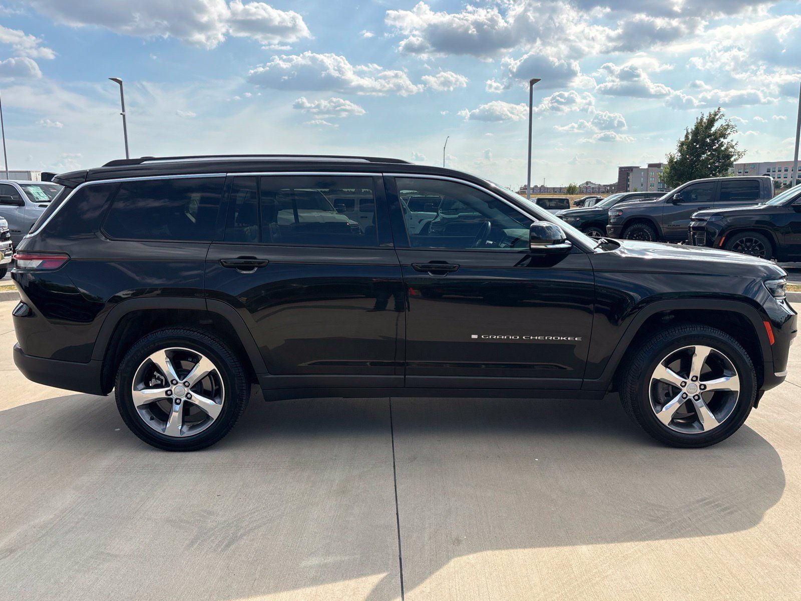 Used 2021 Jeep Grand Cherokee L Limited w/ Trailer Tow Group (B) AWD/4WD image 6