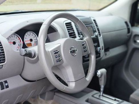 Used 2018 Nissan Frontier SV image 12