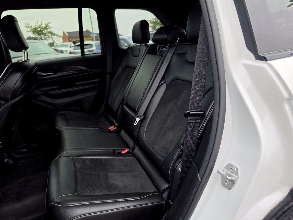 Used 2023 Jeep Grand Cherokee Altitude AWD/4WD image 32