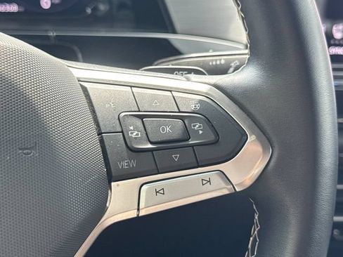 Used 2024 Volkswagen Atlas Cross Sport SE FWD image 28