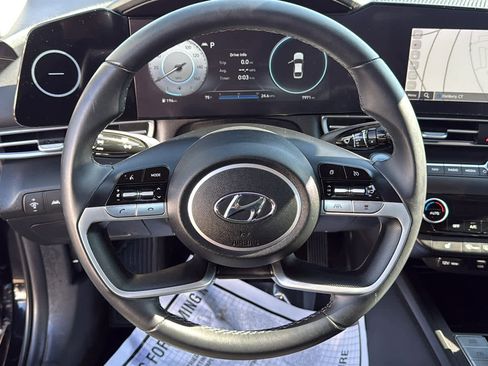 Used 2023 Hyundai Elantra Limited image 14