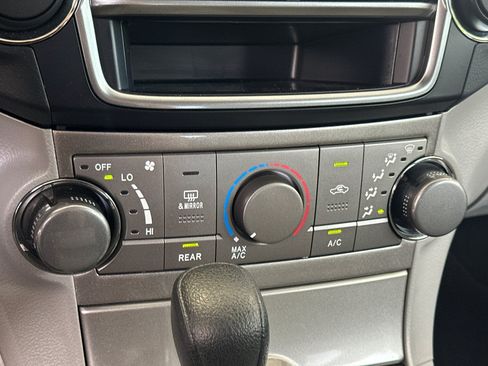 Used 2013 Toyota Highlander Plus FWD image 24