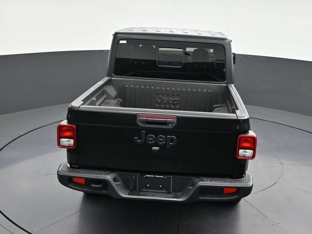 Used 2025 Jeep Gladiator Sport AWD/4WD image 17