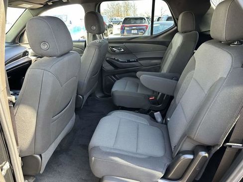Used 2023 Chevrolet Traverse LT image 15