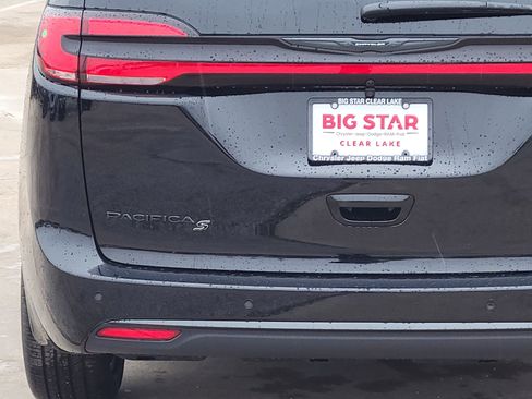 New 2026 Chrysler Pacifica Select image 7