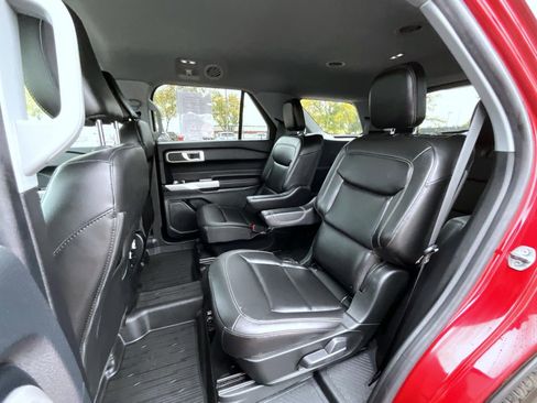 Used 2022 Ford Explorer XLT w/ Equipment Group 202A image 21