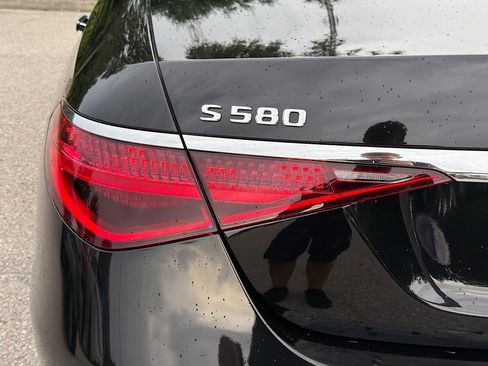 Used 2023 Mercedes-Benz S 580 4MATIC Sedan image 10