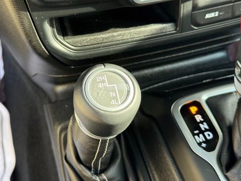 Used 2019 Jeep Wrangler Unlimited Sahara w/ Advanced Safety Group AWD/4WD image 24