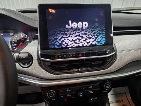 Used 2024 Jeep Compass Latitude AWD/4WD image 12