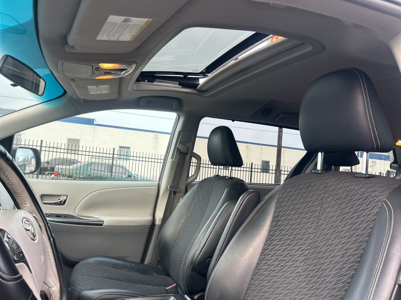 Used 2011 Toyota Sienna SE w/ Preferred Pkg FWD image 25