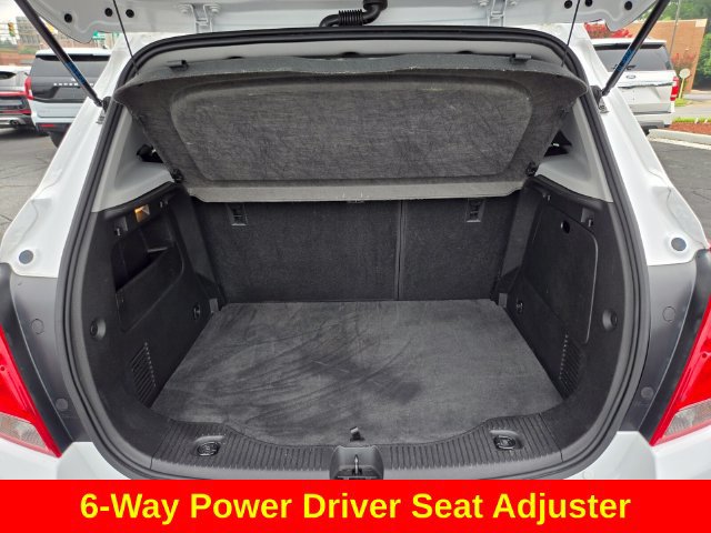 Used 2020 Chevrolet Trax LT w/ Redline Edition FWD image 18