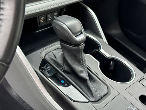 Certified 2023 Toyota Highlander L image 28