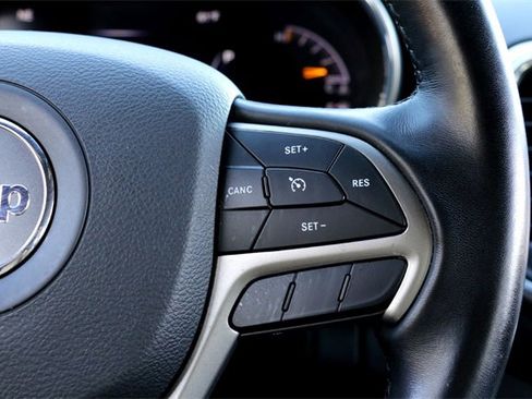 Used 2021 Jeep Grand Cherokee Laredo image 13