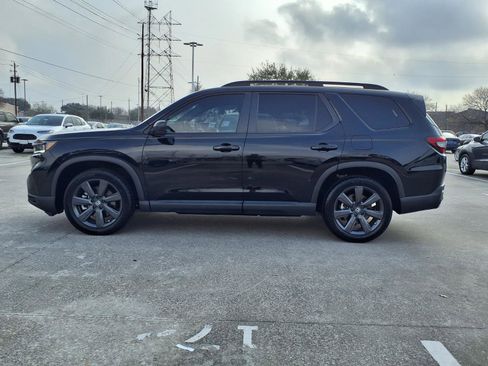 Used 2025 Honda Pilot Sport image 23