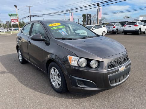 Used 2016 Chevrolet Sonic LT image 4