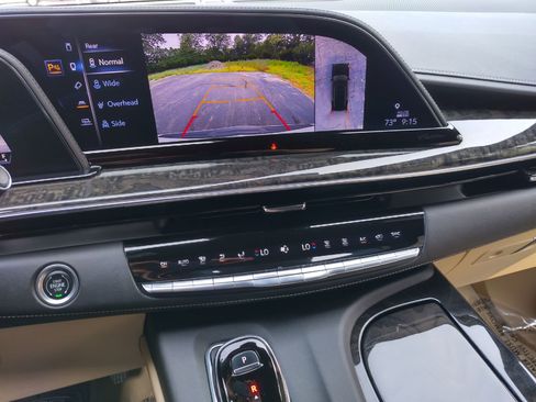 Certified 2024 Cadillac Escalade ESV Premium Luxury image 18