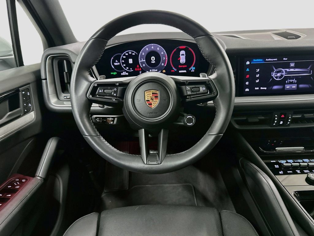 Certified 2025 Porsche Cayenne AWD/4WD image 23