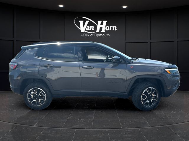 Used 2024 Jeep Compass Trailhawk w/ Trailhawk Elite Group AWD/4WD image 8