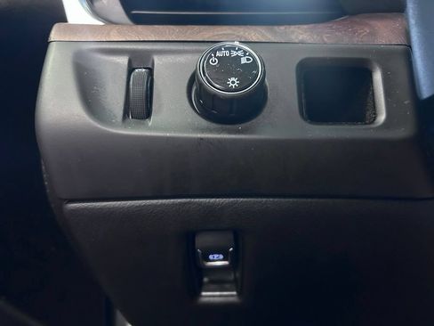 Used 2016 Cadillac Escalade Premium RWD image 8