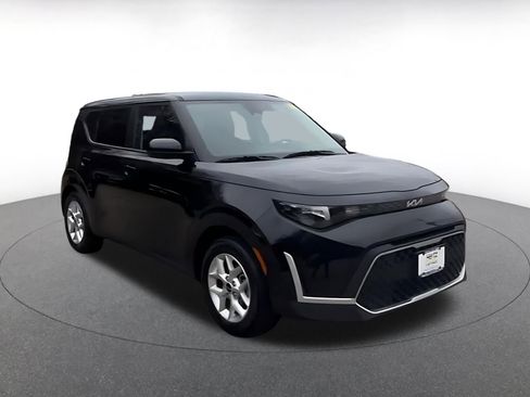Used 2025 Kia Soul LX w/ LX Technology Package image 3
