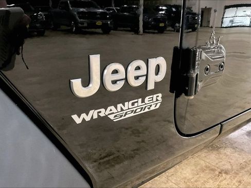 Used 2020 Jeep Wrangler Sport AWD/4WD image 8