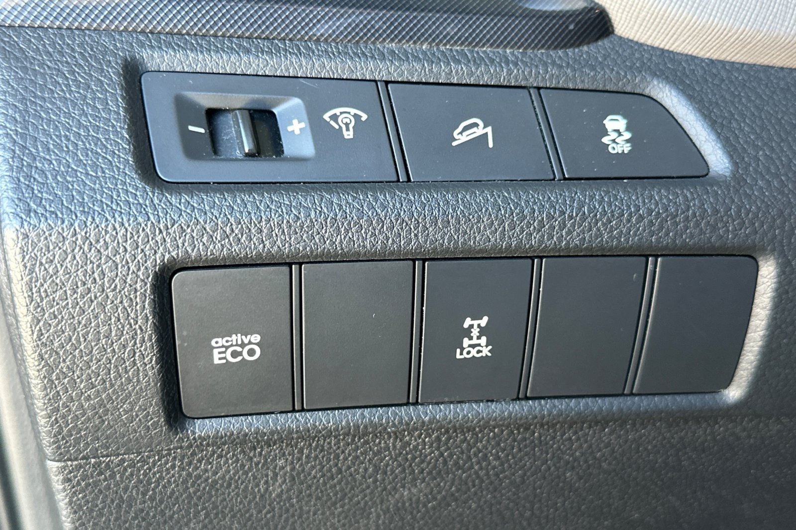 Used 2014 Hyundai Santa Fe Sport AWD/4WD image 19