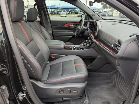 Used 2024 Chevrolet Traverse RS AWD/4WD image 33